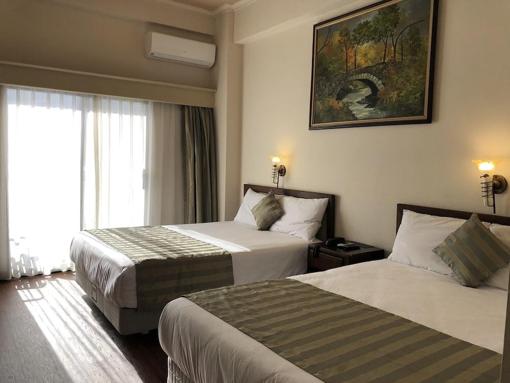 Holiday Saipan Hotel Exterior photo
