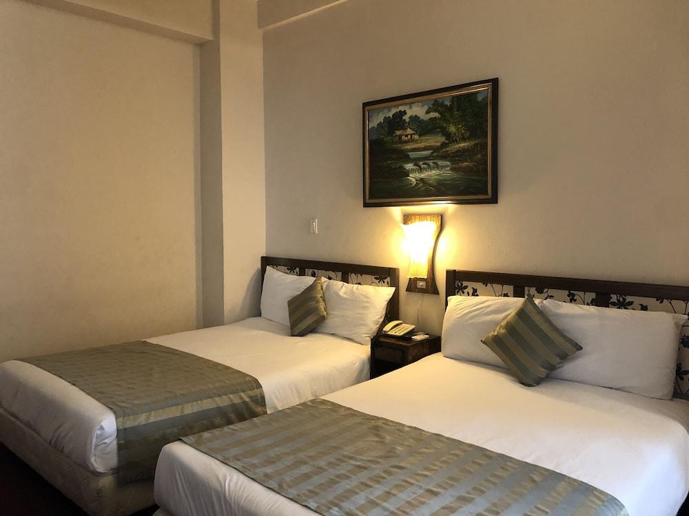 Holiday Saipan Hotel Exterior photo