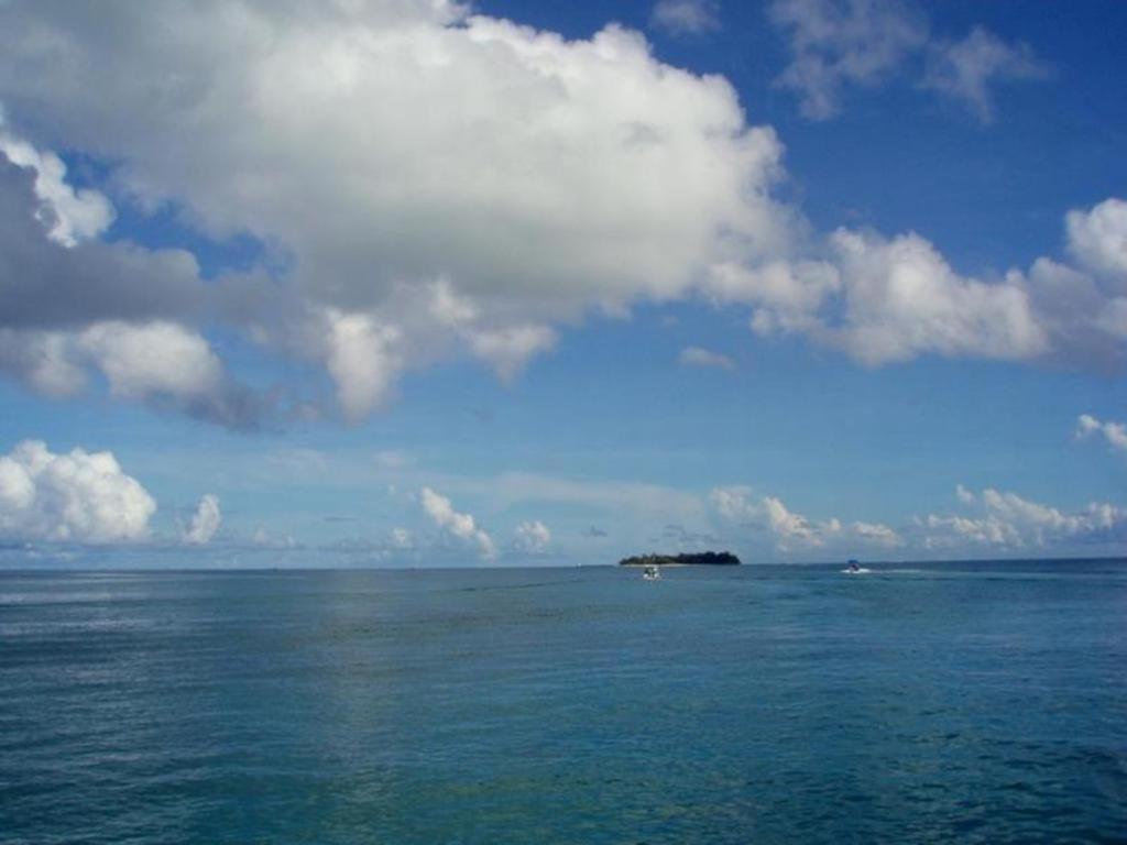 Holiday Saipan Hotel Exterior photo